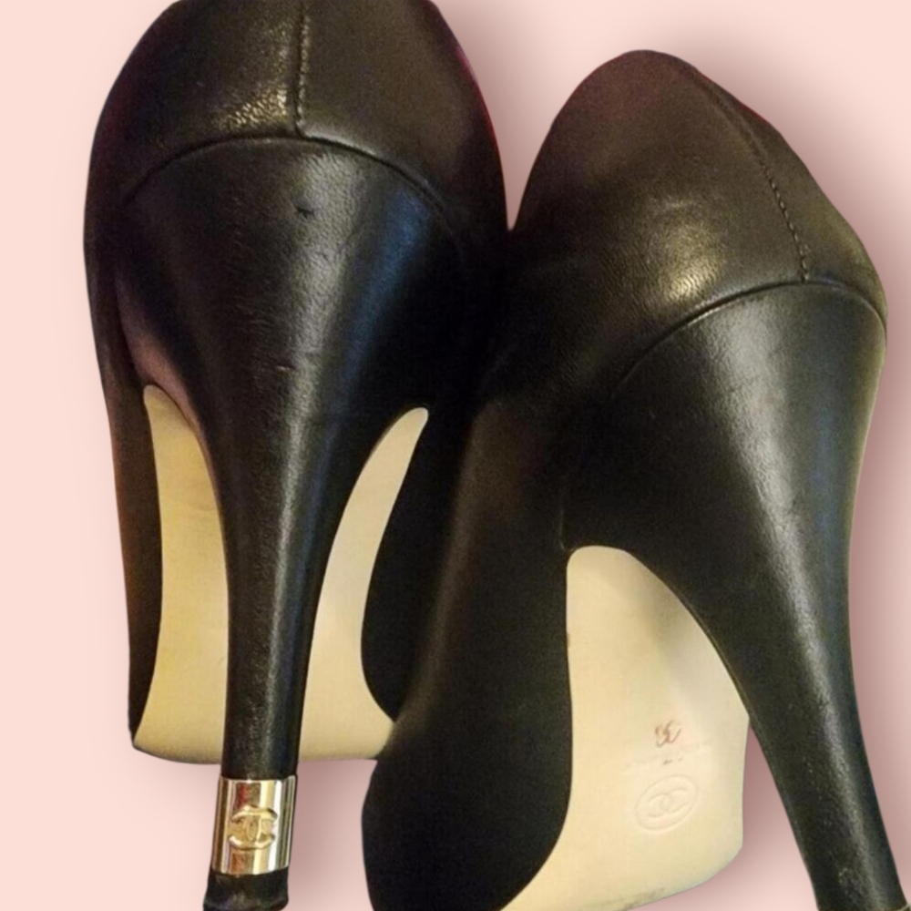 Chanel Black Pumps with Gold Logo Heel – Size 41 | Timeless & Classy - Picture 6 of 6
